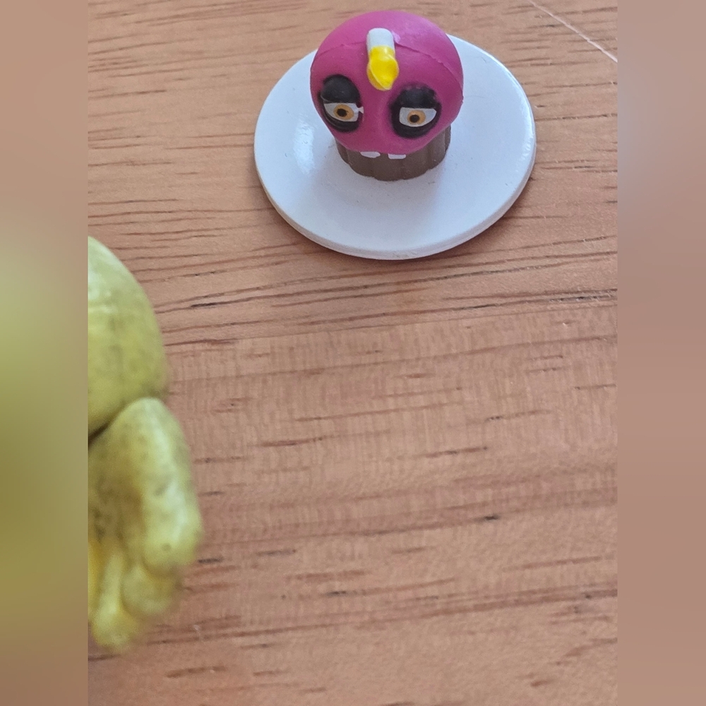 Funko Five Nights at Freddy's Chica action figure - Picture 5 of 7